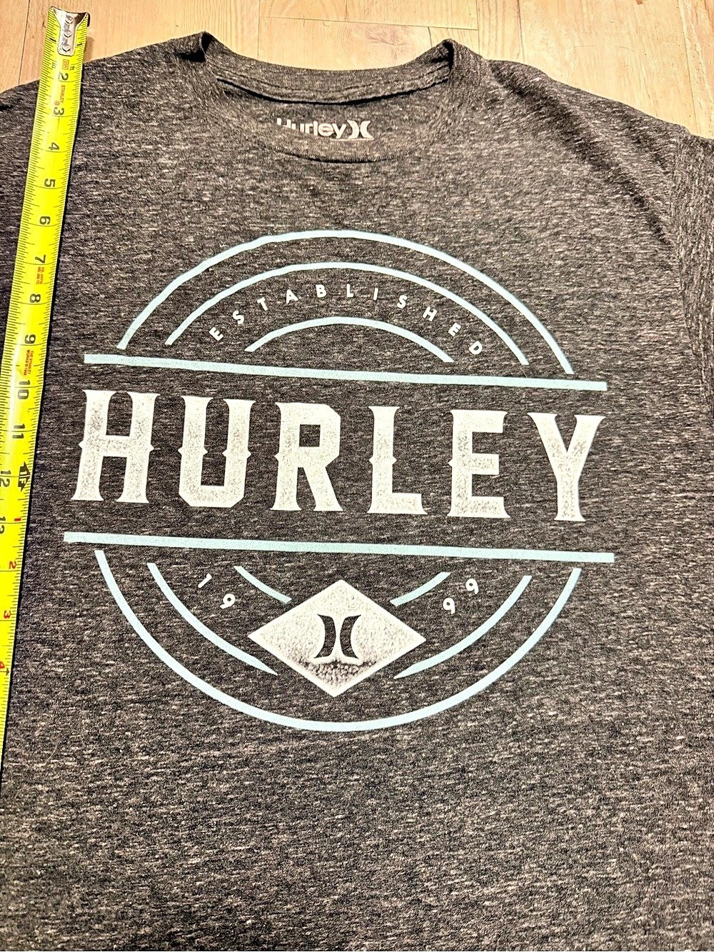 Hurley Graphic Short Sleeve Tee in Gray